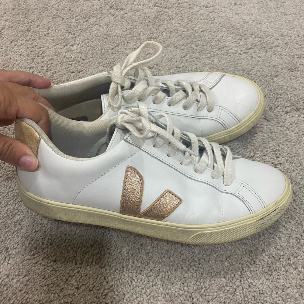 Veja size 8. Rose Gold